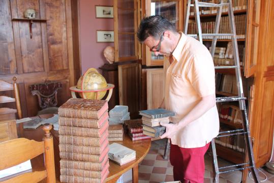 Els llibres de la donació Rosó Miret de Cabanyes queden integrats a la Biblioteca històrica familiar. CC Garraf