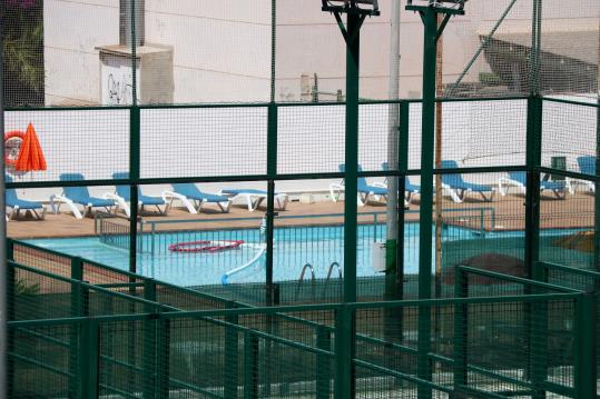 Els mossos conclouen que la mort del nen que estava a la piscina d'un casal a Vilanova va ser accidental. ACN