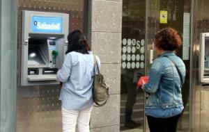 Els usuaris de bancs europeus podran fer transferències immediates a partir del 21 de novembre. ACN