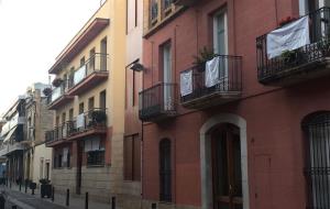 Els veïns del carrer Correu denuncien l’Ajuntament de Vilanova per seva la passivitat en el soroll