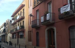 Els veïns del carrer Correu denuncien l’Ajuntament de Vilanova per seva la passivitat en el soroll