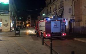 Ensurt al carrer Unió de Vilanova per la caiguda d'una dona de 40 anys per un pati de llums