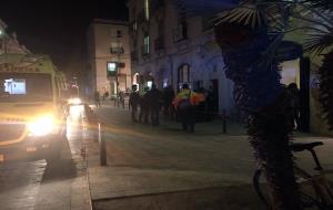 Ensurt al carrer Unió de Vilanova per la caiguda d'una dona de 40 anys per un pati de llums