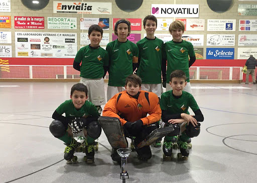 Equip benjamí que va representar al Club Patí Vilanova en el Torneig de Manlleu. Eix