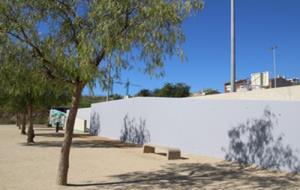 Es construeix un mur d'escalada artificial a l'escola Ítaca de Vilanova