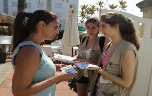 Es posa en marxa una prova pilot de recollida de residus porta a porta en establiments de les platges del Vendrell