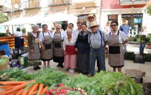 Èxit del Mercat Noucentista de la plaça de les Cols ahir diumenge. Ajuntament de Vilanova