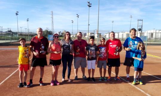 Finals femeni i padel pares i fills. Eix