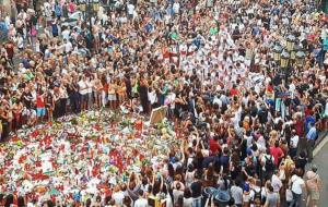 Homenatge de falcons a les víctimes dels atemptats de les Rambles i Cambrils