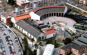 Imatge aèria del Museu del Ferrocarril, amb la gran nau que es restaurarà properament visible a la part esquerra, amb teulada fosca