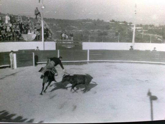 Imatge d'arxiu de la plaça de toros de Segur de Calafell, construïda en el boom turístic dels anys 60 i abandonada i en ruïnes de fa dècades. Ajuntame