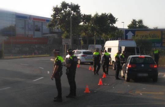 Imatge d'un control de la policia local de Vilanova per la revetlla de Sant Joan. Policia local de Vilanova