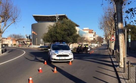 Imatge d'un control preventiu d'alcohol i drogues de la policia local de Vilanova. Policia local de Vilanova