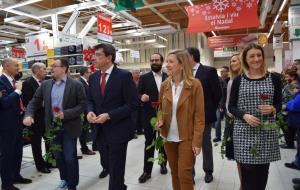 Imatges de la inauguració del nou Alcampo a l'antic supermercat Simply