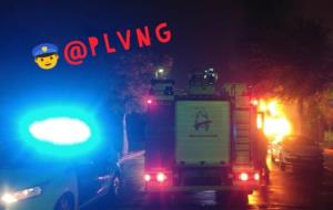 Incendi d'un camió aparcat a la Torre d'Enveja de Vilanova, de matinada. Policia local de Vilanova