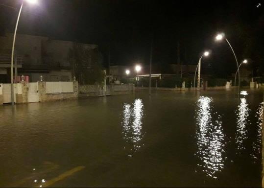 Indignació dels veïns de la façana marítima del Vendrell per les enèssimes inundacions. Xarxa Vendrellenca