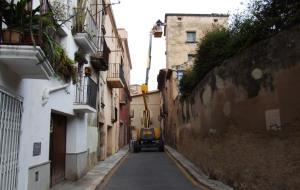 Inspeccionen la gàrgola del Portal del Pardo del Vendrell per la seva restauració