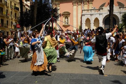 Inventari de danses vives de Catalunya. AMIC