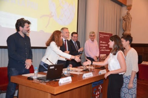 Jana Alonso, de l'institut Cabanyes, premi per la Pau de la UB pel seu treball de recerca. Ajuntament de Vilanova