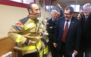 Jané entrega als Bombers del Vendrell els nous equips de protecció individual i un nou equip d'excarceració. Generalitat de Catalunya