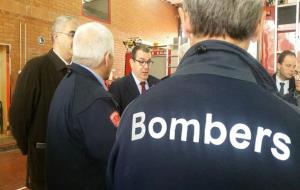 Jané entrega als Bombers del Vendrell els nous equips de protecció individual i un nou equip d'excarceració