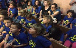 La comunitat educativa de l'escola Ginesta de Vilanova ha presentat al ple municipal una moció de suport a l'escola pública