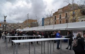 La Festa del Xató de Vilafranca exhaureix les 2.250 racions i acull unes 12.000 persones a la rambla. Ajuntament de Vilafranca