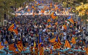 La manifestació al Passeig de Gràcia de Barcelona per reclamar la llibertat de Jordi Sànchez i Jordi Cuixart, el 21 d'octubre. REUTERS/Gonzalo Fuentes