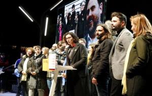 La número dos de la llista d'ERC, Marta Rovira, amb els candidats que han participat a l'acte de tancament de la campanya d'Esquerra. ACN