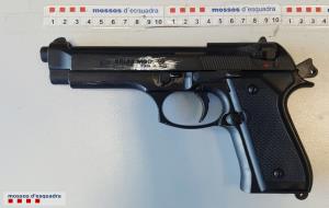 La pistola de 9 mm decomissada als quatre assaltants de Cunit