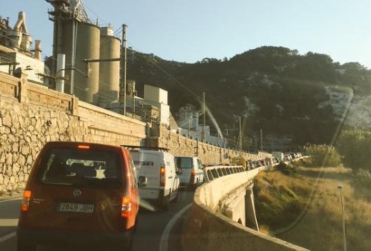 La plataforma MobCat reclama mesures per reduir el creixent perill de la carretera de les Costes del Garraf. MobCat 