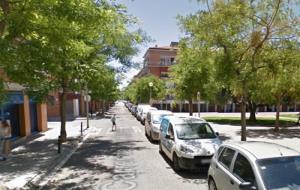 La policia denuncia un bar del carrer Joan Llaverias, a Vilanova,  per consum de drogues i alcohol. Google Street View