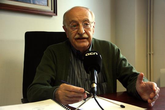 L'alcalde de Pontons, Lluís Caldentey, al seu despatx, un una imatge d'arxiu. ACN