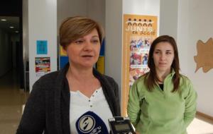 L’alcaldessa de Sant Pere de Ribes, Abigail Garrido, i la regidora de Joventut, Noèlia López, durant la roda de premsa de reobertura de l’Espai Jove. 