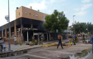 L'edifici afectat per l'incendi del basar de 600 metres quadrats de Cunit no presenta danys estructurals. EIX