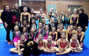 L'equip de gimnastes del CR El Vendrell. Eix