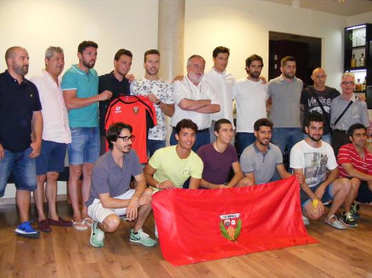 L'equip d'OK Lliga del CE Vendrell . Eix