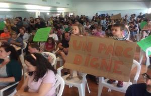 Les noves pistes de pàdel de Sitges enfronten les famílies de l'escola Utrillo amb el govern. EIX