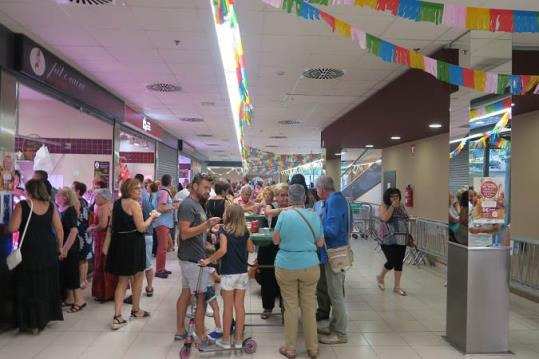 Les tapes tornen al Mercat de La Sínia amb un festival gastronòmic. Ajt Sant Pere de Ribes