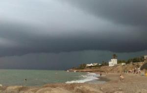 Les tempestes descarreguen amb força al litoral i prelitoral del Penedès. Raúl Marín