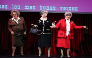 Les Teresines en acció a l'escenari del Coliseum cantant -en rigorós 'playback'-, la sintonia de la sèrie