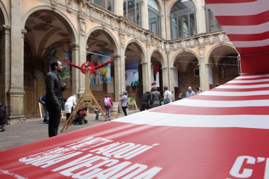 L'exposició 'Vet aquí una vegada...' proposa a la Fira de Bolonya un recorregut per l'obra de 17 il·lustradors catalans. ACN