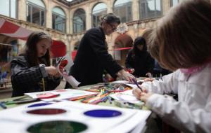 L'exposició 'Vet aquí una vegada...' proposa a la Fira de Bolonya un recorregut per l'obra de 17 il·lustradors catalans