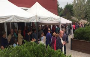 Llargues cues en l'hora prevista per a l'obertura dels col·legis electorals, a Vilanova i Canyelles