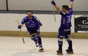 Lluis Ferrer, celebrant el quart gol amb Marc Vázquez . Dídac Berlanga