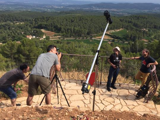 L’onzè calendari social de Mas Albornà es comença a gestar amb el suport d’Enoturisme Penedès. Mas Albornà