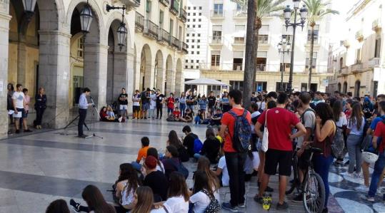Manifestació de la primera jornada de vaga dels estudiants de secundària a Vilanova. EIX
