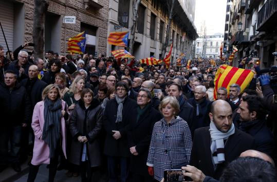 Mas, Ortega i Rigau entren al TSJC després de rebre el suport de desenes de milers de persones. ACN