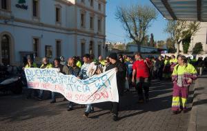 Mobilitzacions a l'estació de Vilanova en defensa dels 8 acomiadats