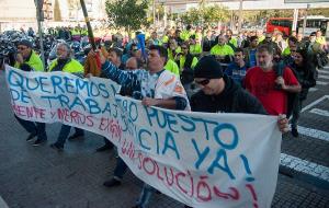 Mobilitzacions a l'estació de Vilanova en defensa dels 8 acomiadats